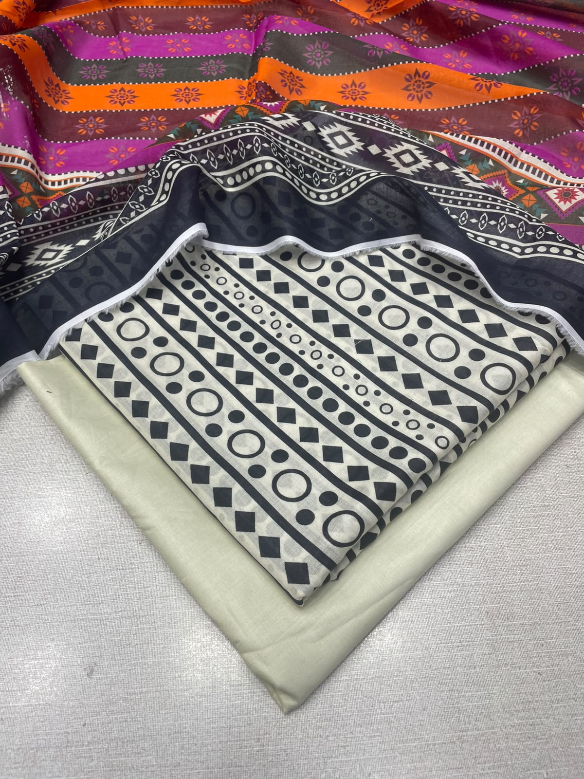 3Pc Gul Ahmad Lawn Unstitched Suit 0226