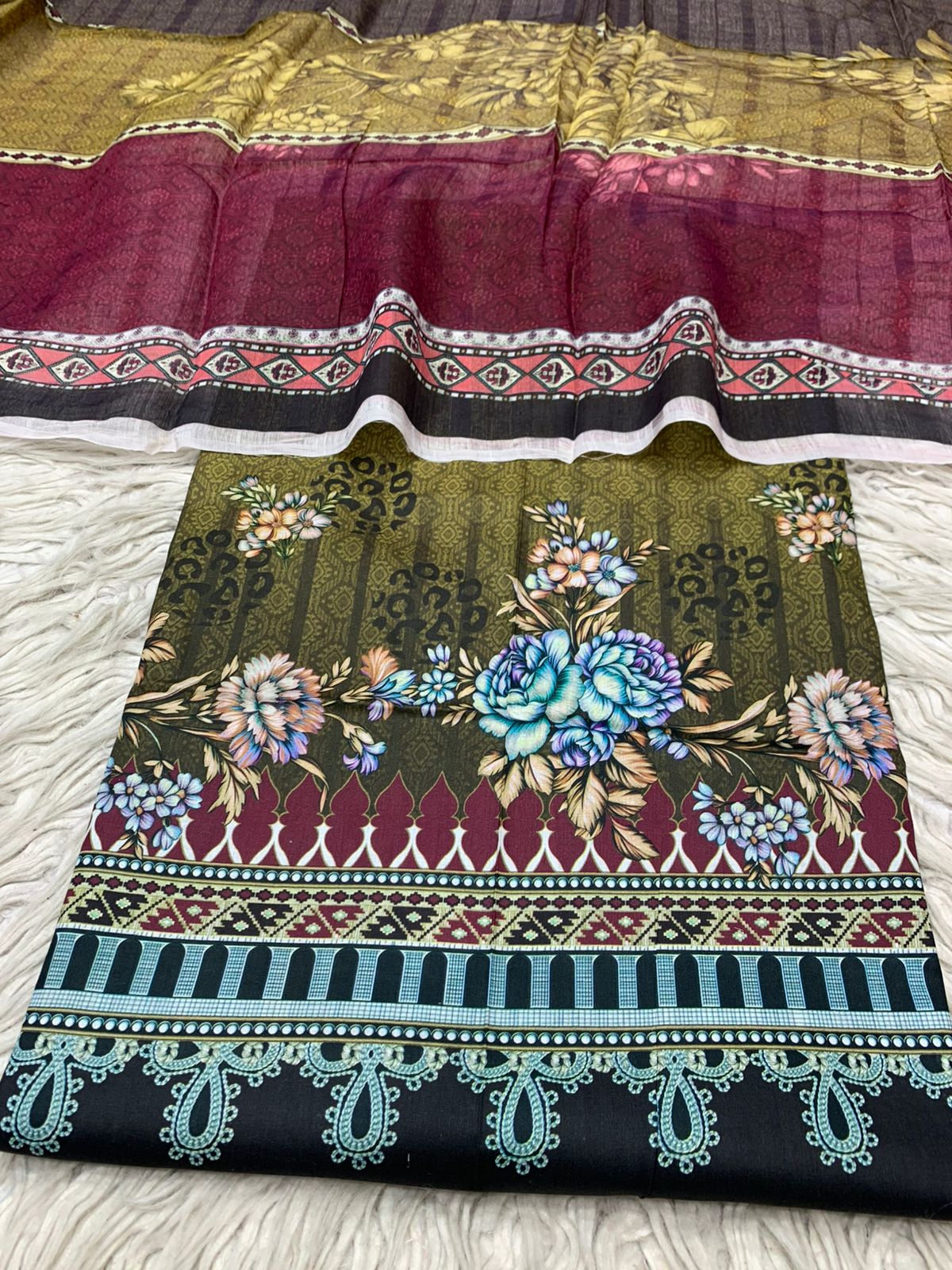 2Pc Lawn Kameez & Dupatta Printed Suit Vol-620