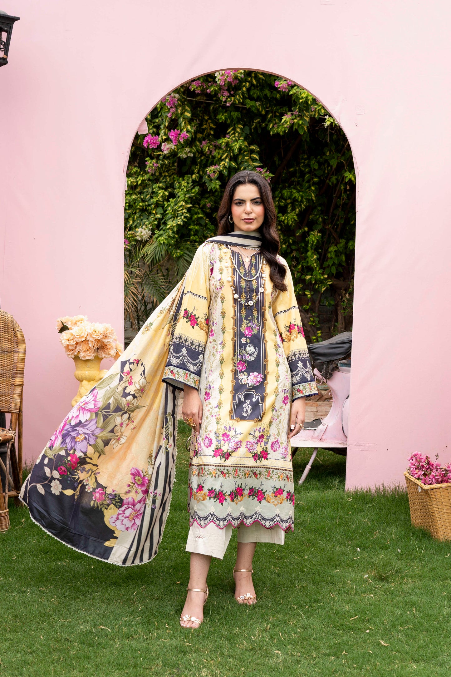 90/88 3Pc Firdous Lawn Suit 927
