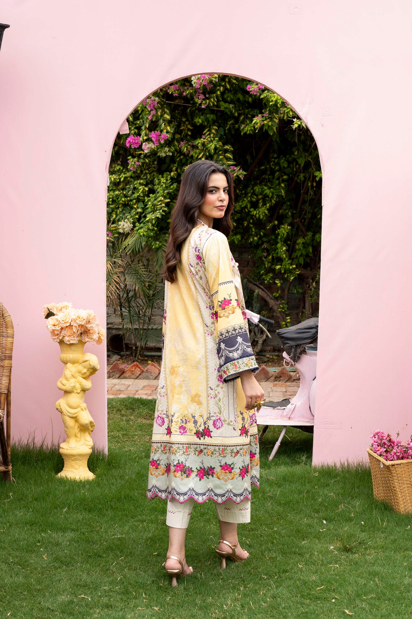 90/88 3Pc Firdous Lawn Suit 927
