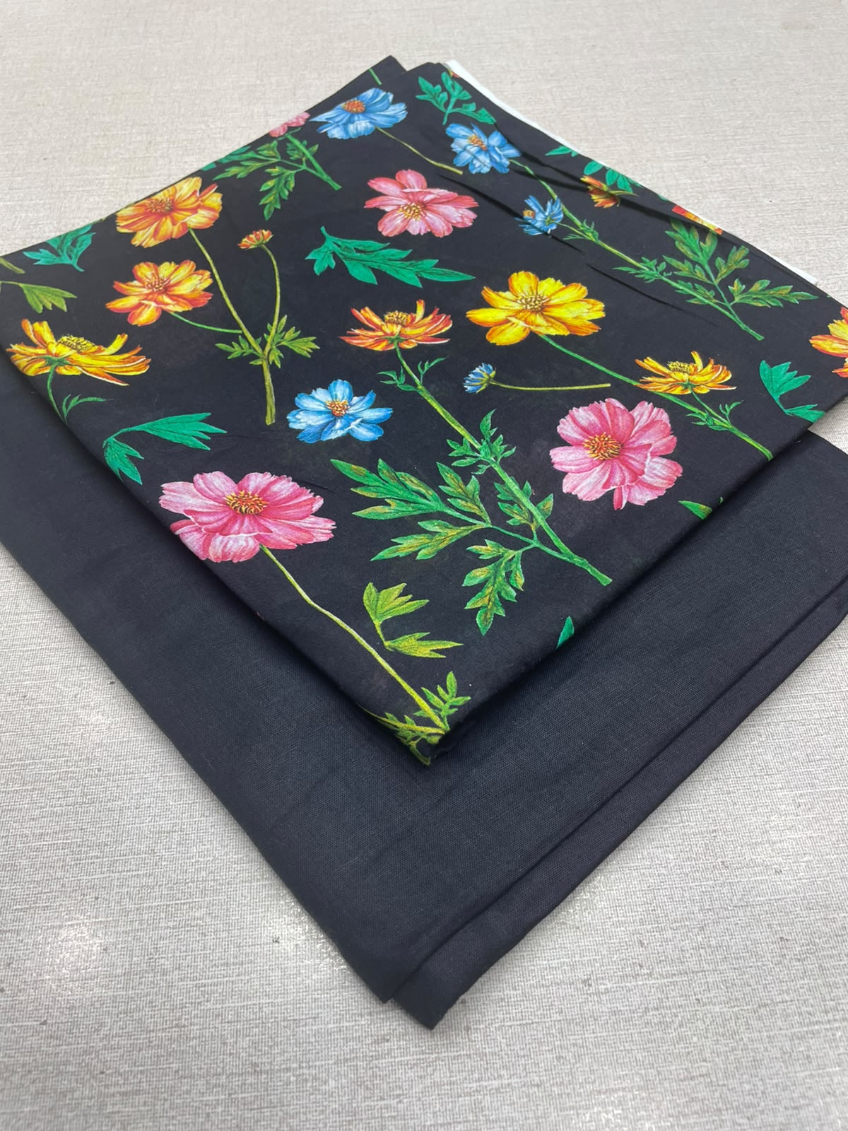 2Pc Digital Printed Lawn Unstitched Suit 15