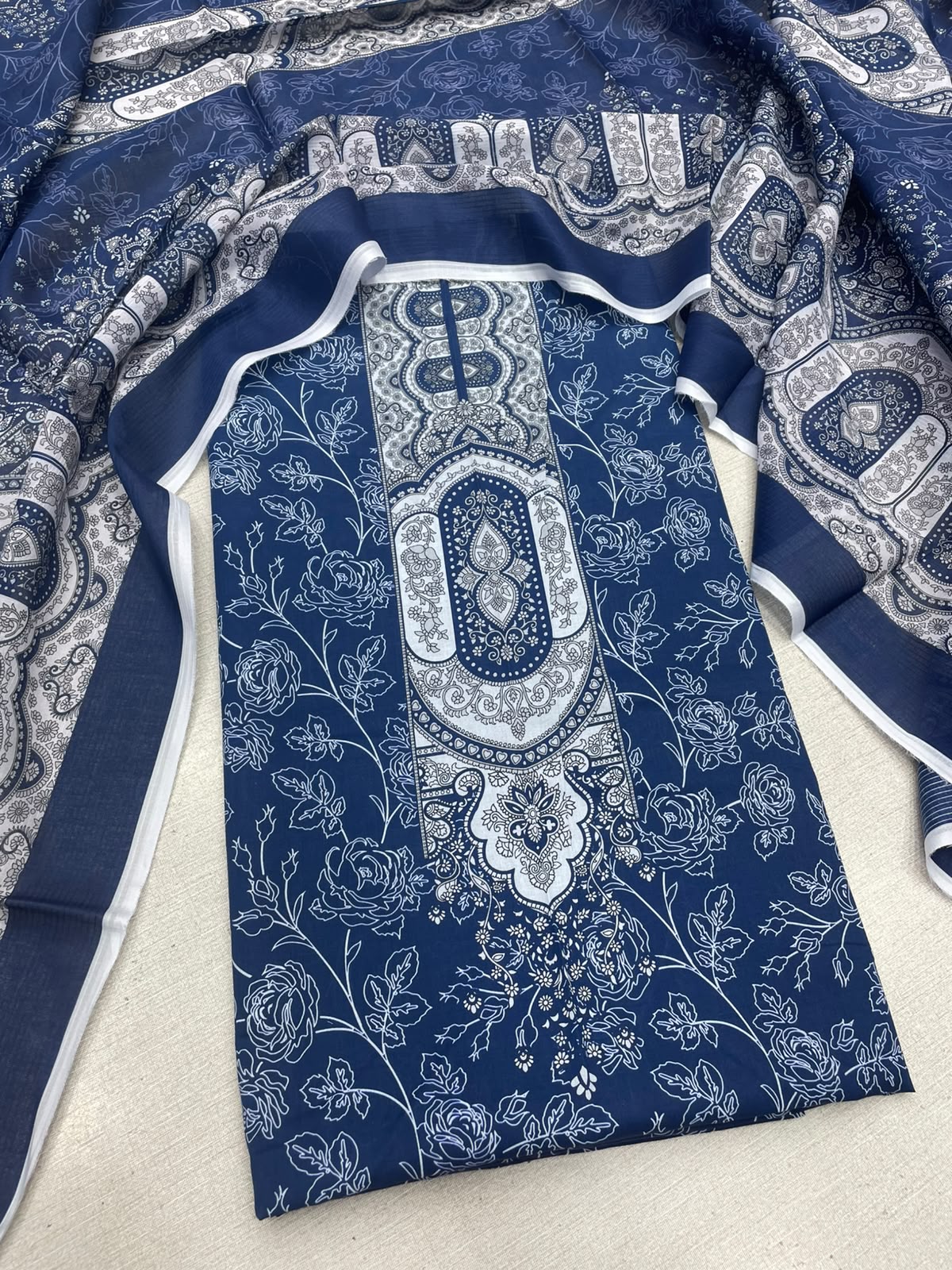 2Pc Lawn Kameez & Dupatta Suit 65