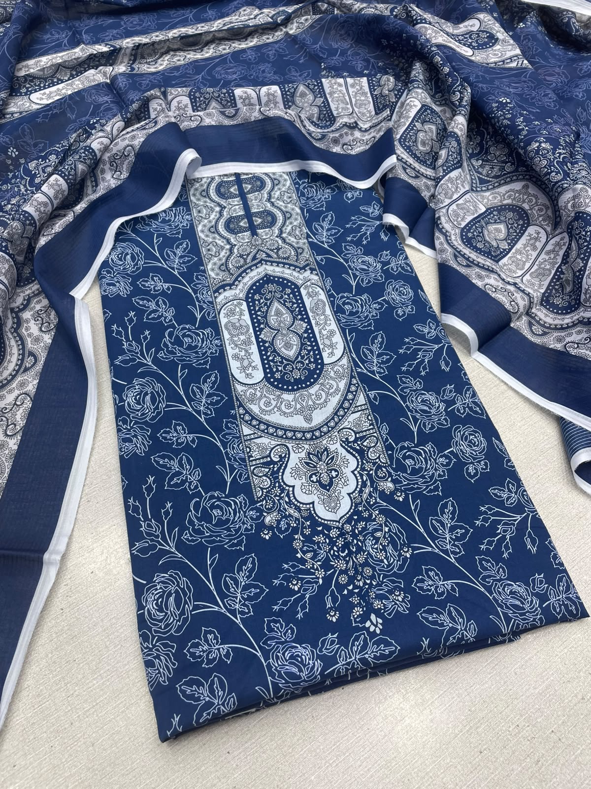 2Pc Lawn Kameez & Dupatta Suit 65