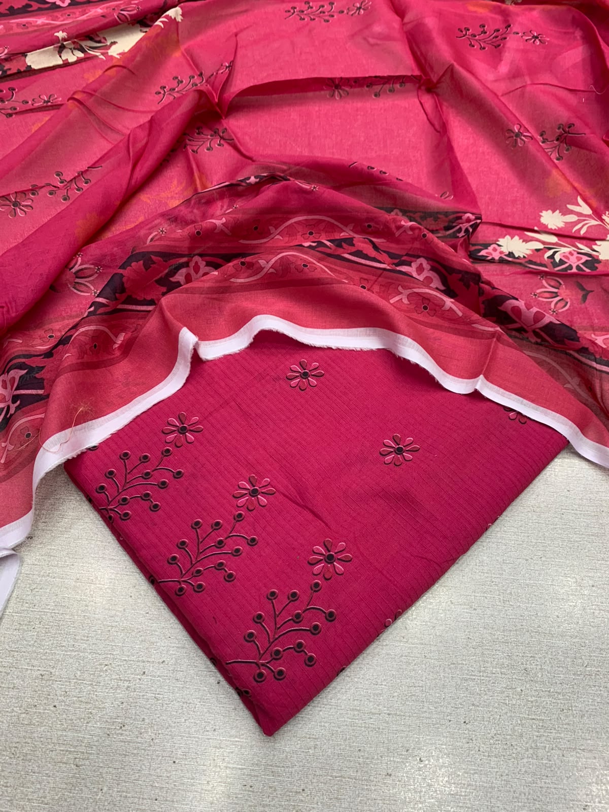 2Pc Bana Doria Lawn Kameez & Dupatta Suit 03