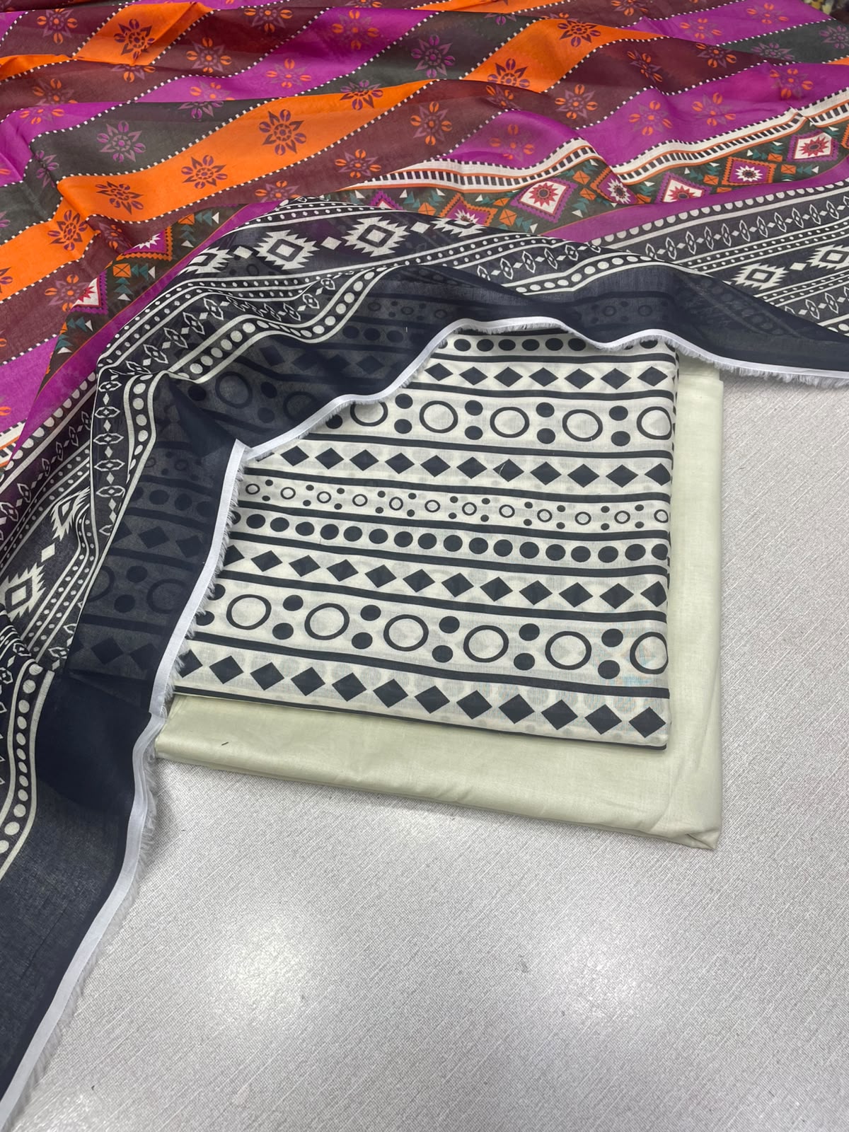 3Pc Gul Ahmad Lawn Unstitched Suit 0226