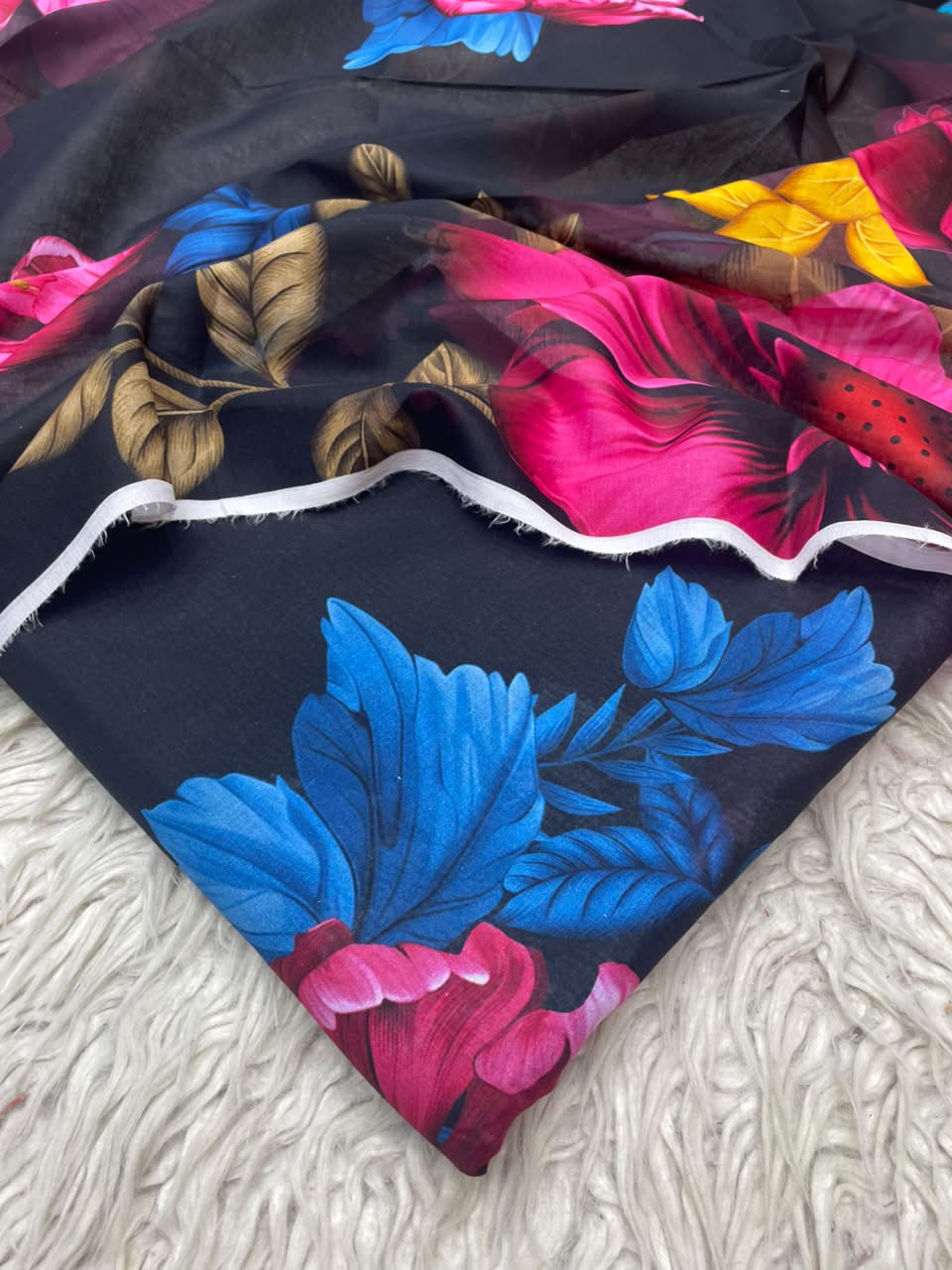 3Pc Same Printed Lawn Suit 570