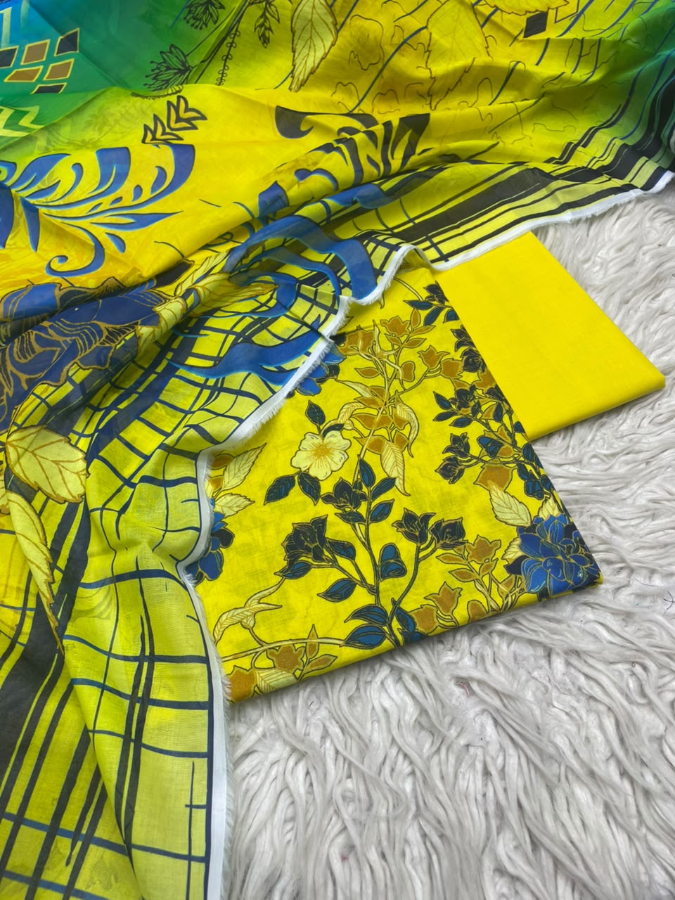3Pc Lawn Digital Printed Unstitched Suit 15