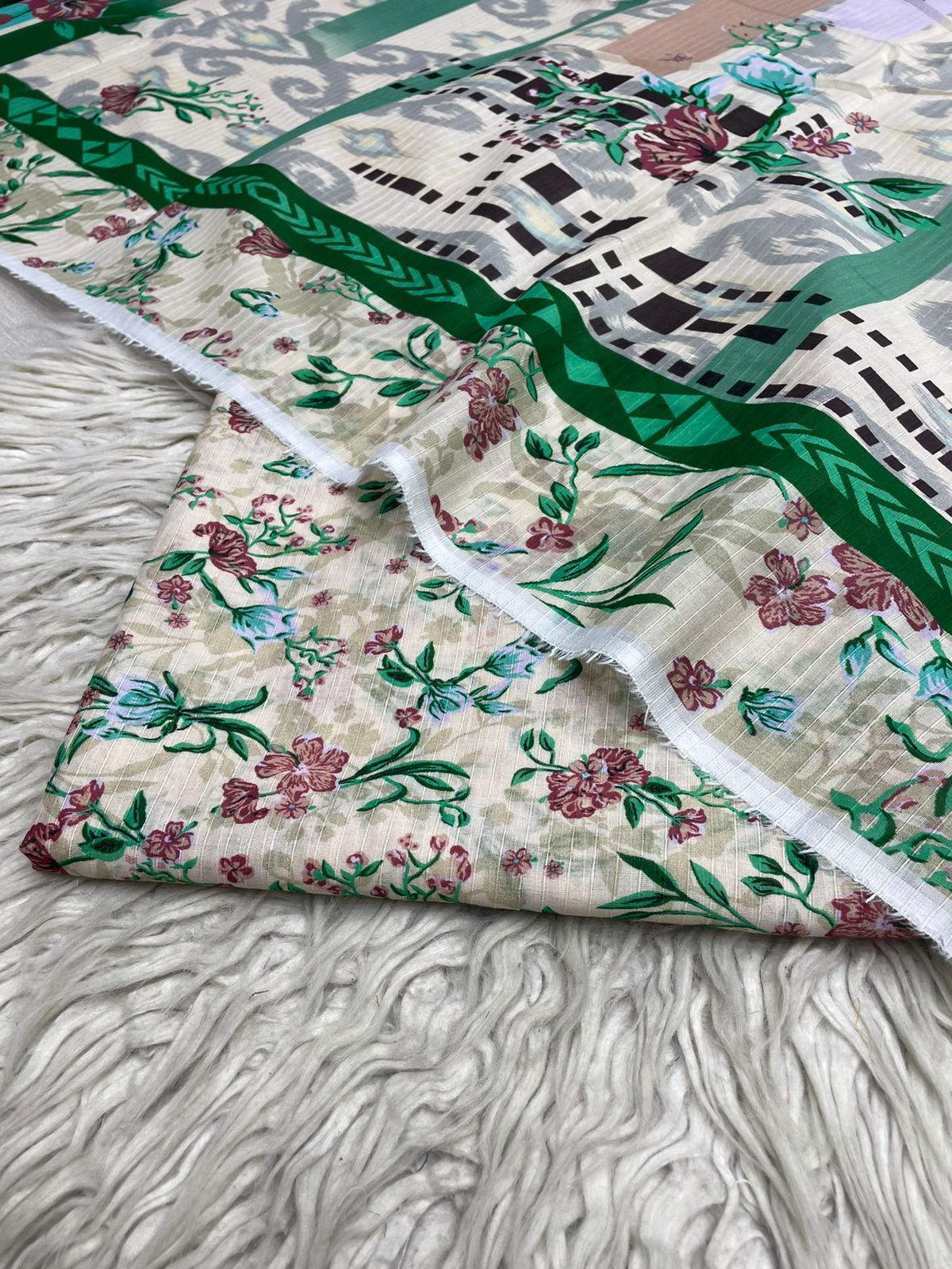 2Pc Gul Ahmad Lawn Kameez & Dupatta Suit Vol-0125