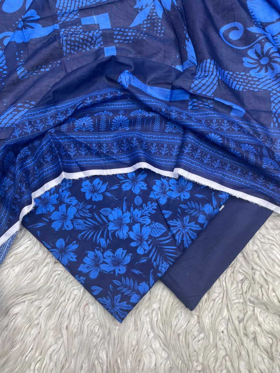 3Pc Lawn Digital Printed Unstitched Suit 15