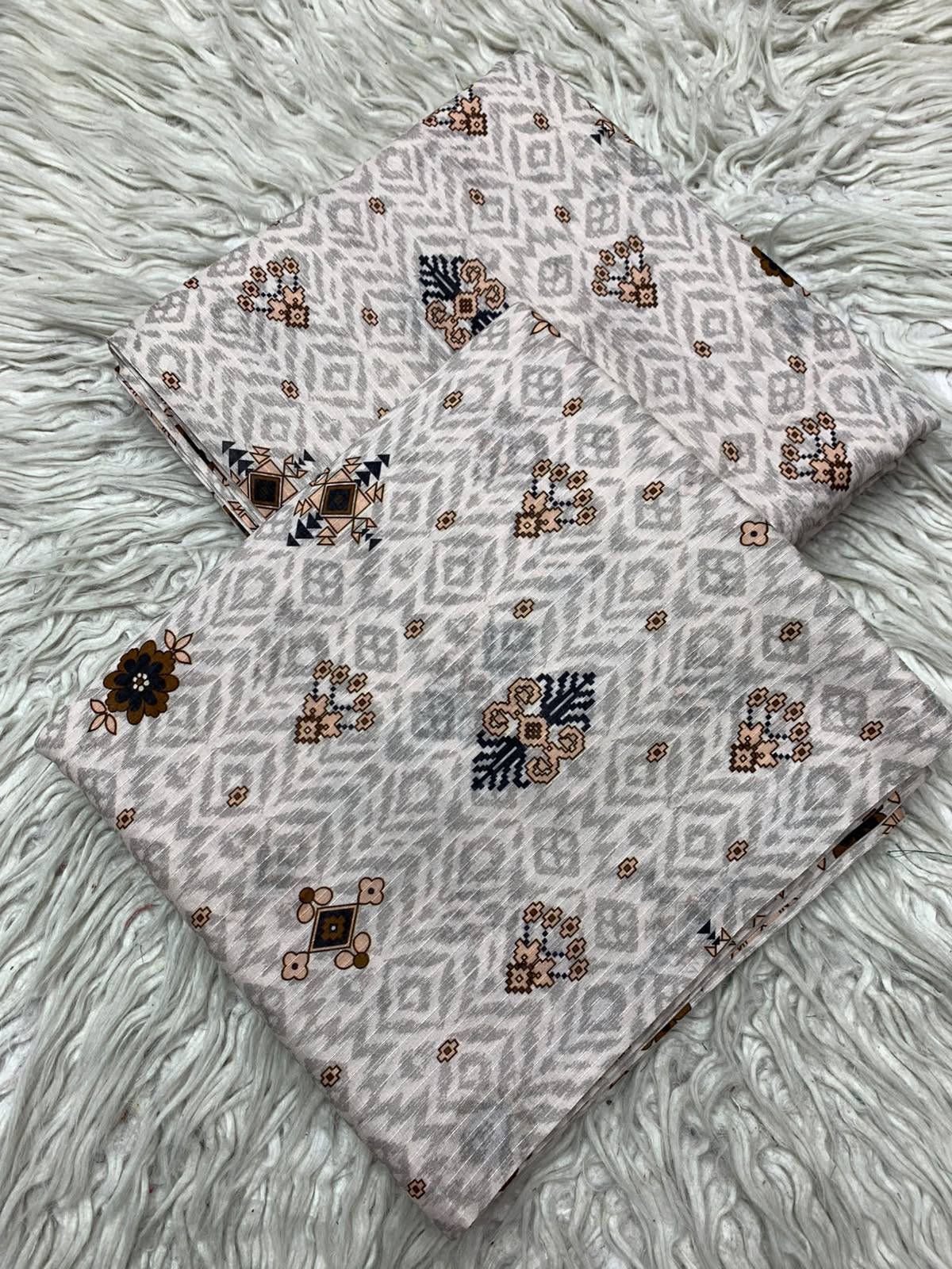 2Pc Baroque Bana Dora Print Lawn Suit Vol-3222