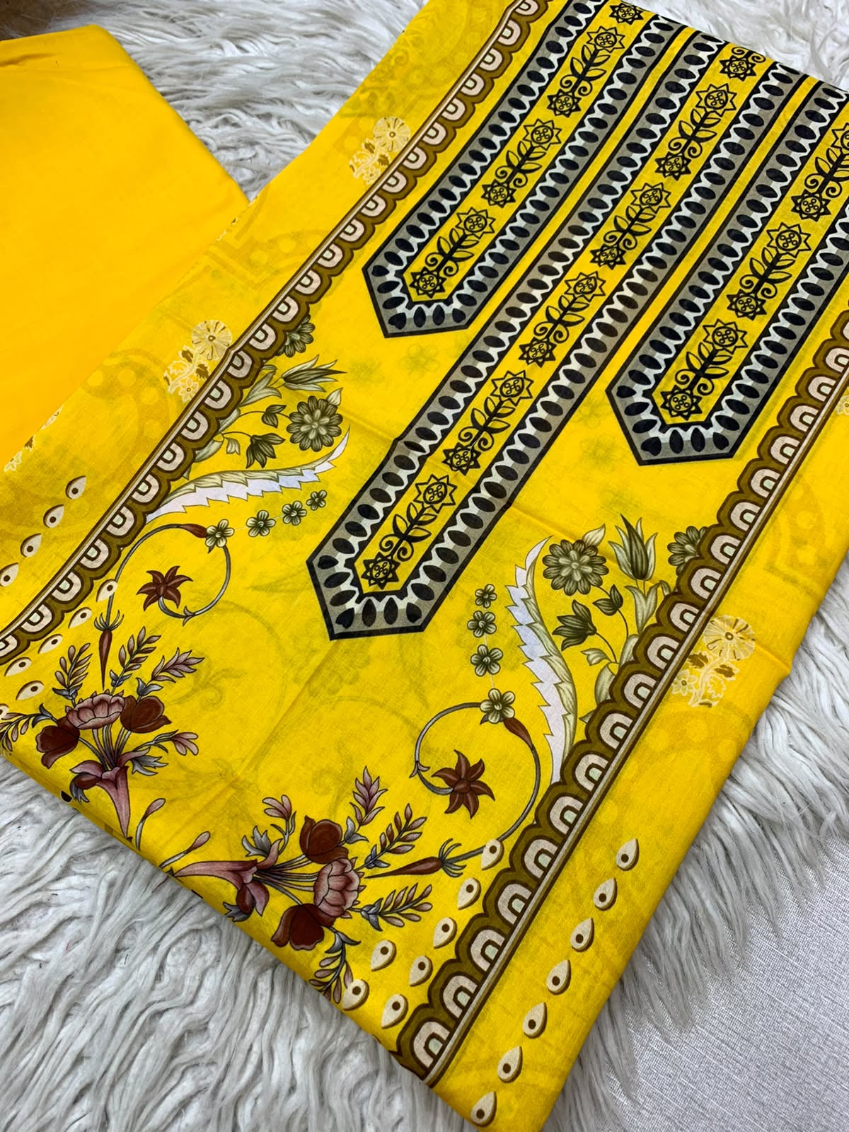 2Pc Printed Lawn Unstitched Suit 68