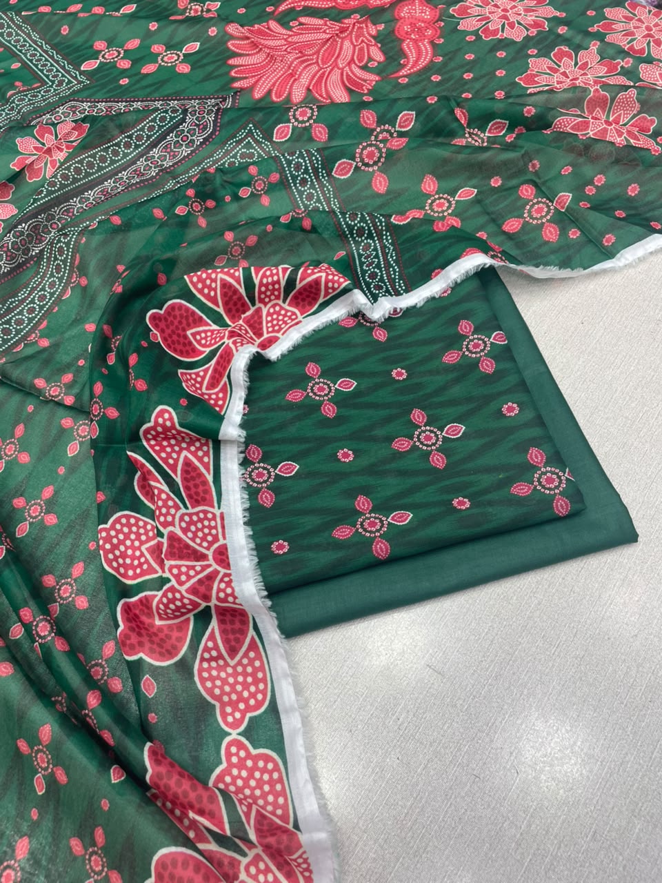 3Pc Gul Ahmad Lawn Unstitched Suit 0227