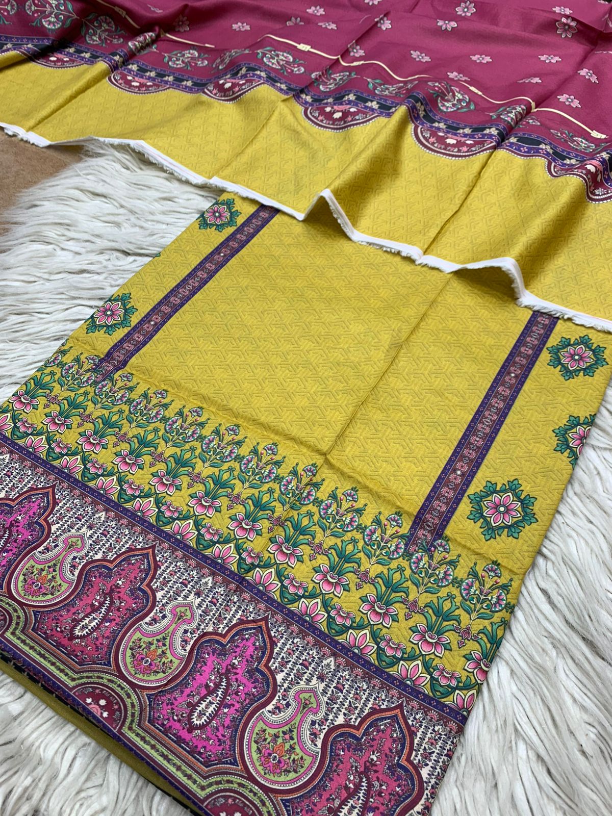 2Pc Lawn Kameez & Dupatta Printed Suit Vol-620