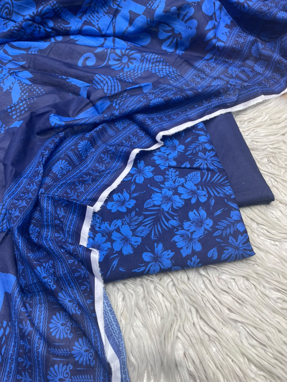 3Pc Lawn Digital Printed Unstitched Suit 15