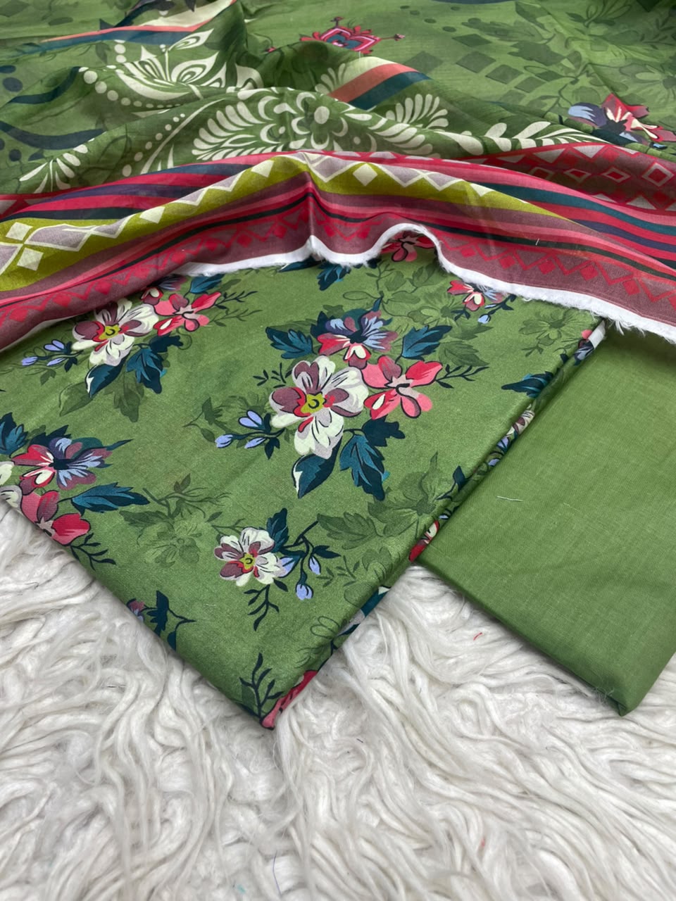 3Pc Lawn Digital Printed Unstitched Suit 15