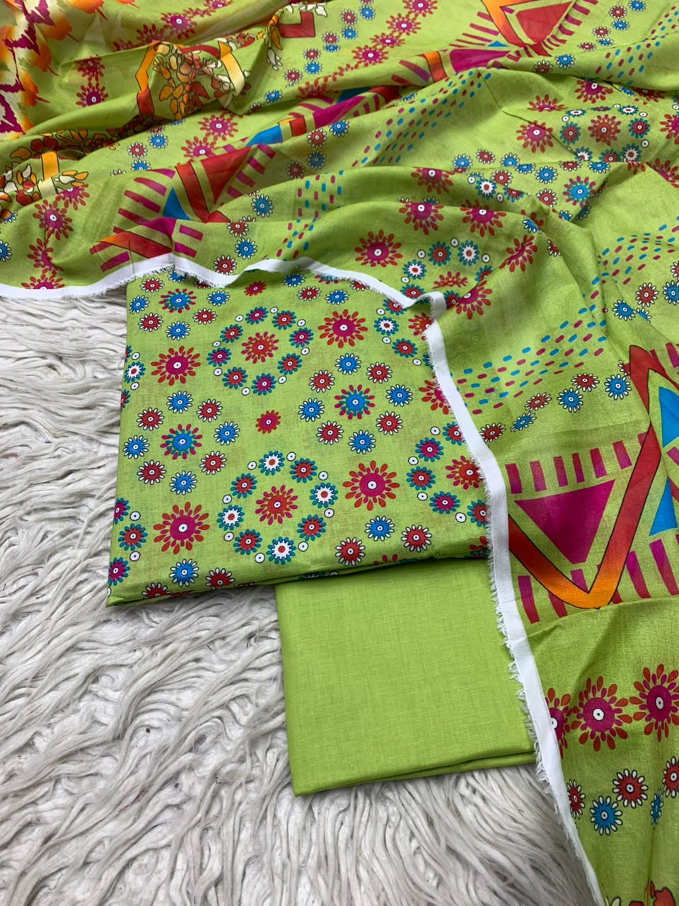 3Pc Lawn Digital Printed Unstitched Suit 15