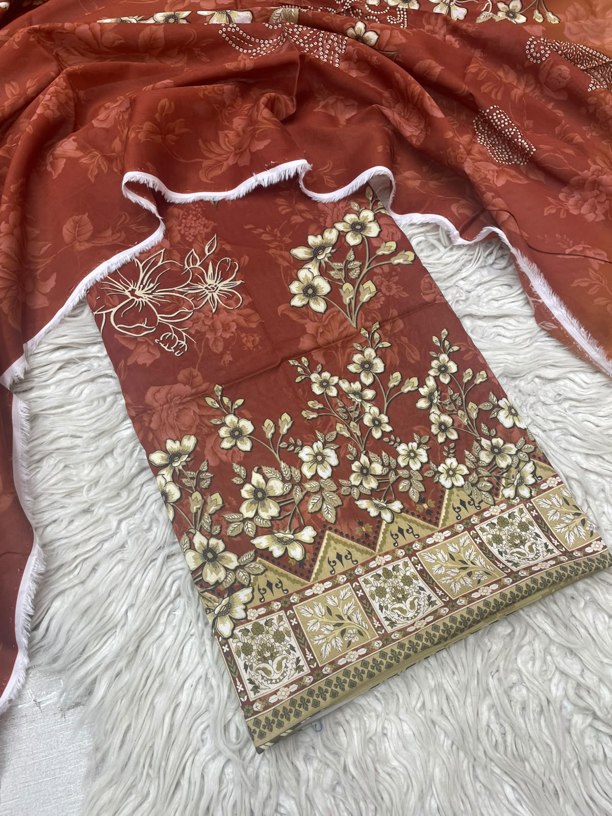 2Pc Printed Lawn Kameez & Dupatta 525