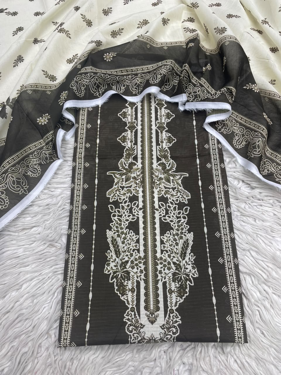 2Pc Bana Doria Lawn Kameez & Dupatta 579