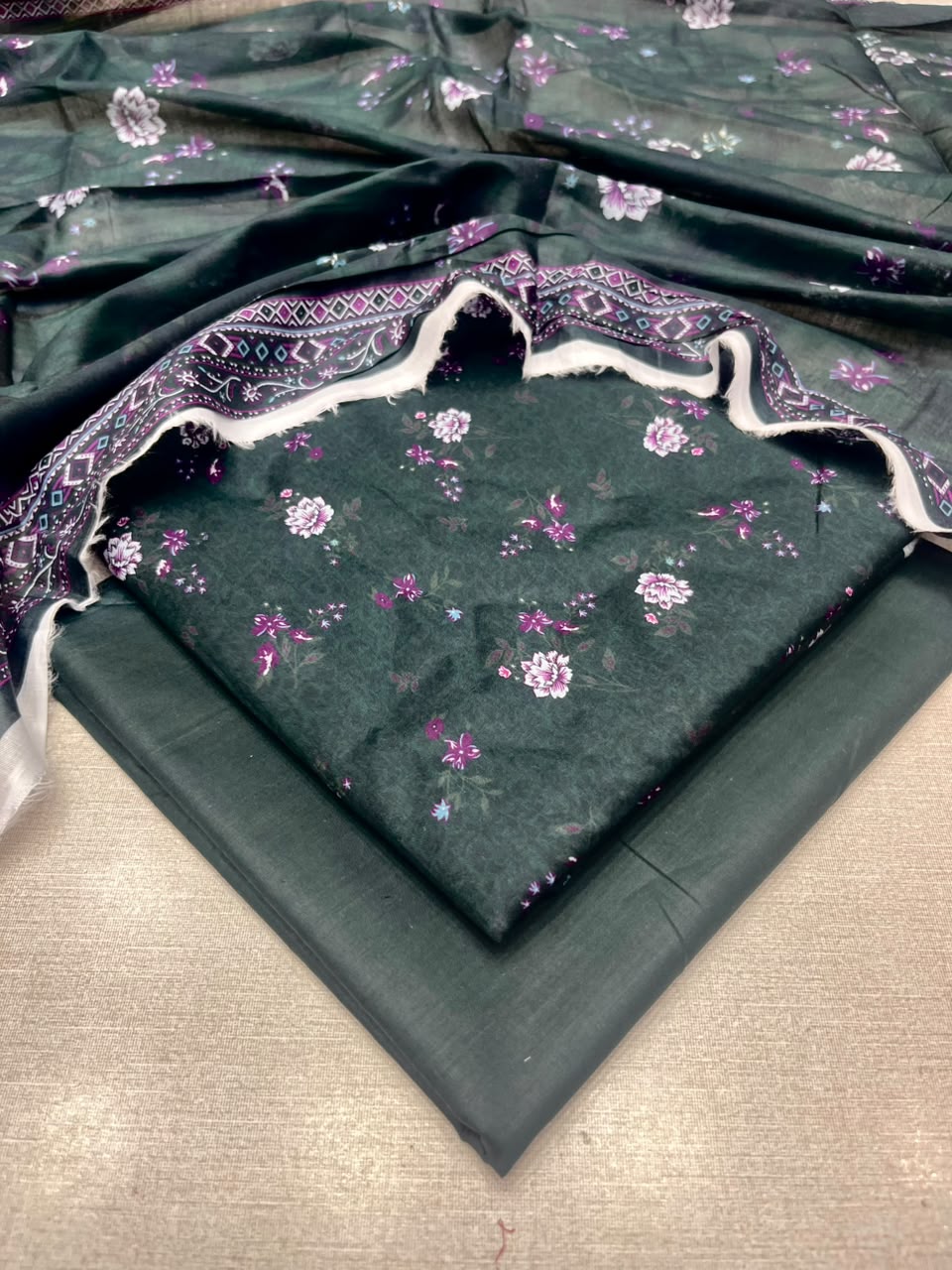3Pc Lawn Digital Printed Unstitched Suit 15