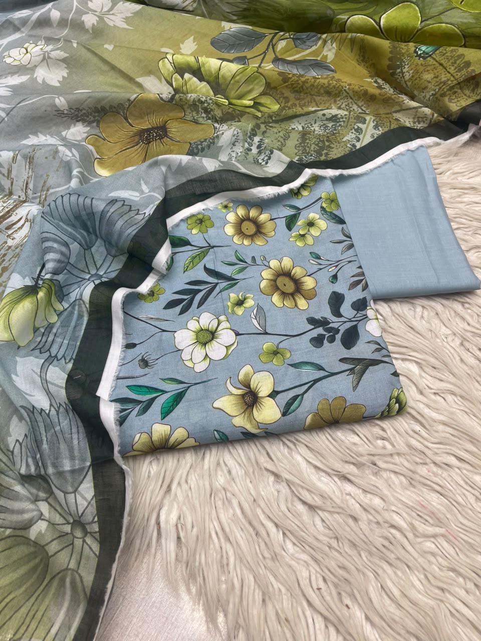 3Pc Lawn Digital Printed Unstitched Suit 15