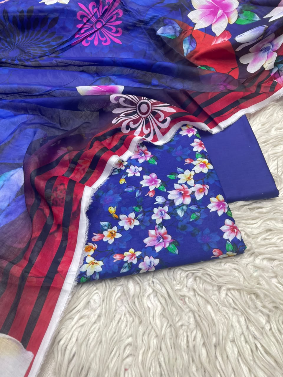 3Pc Lawn Digital Printed Unstitched Suit 15