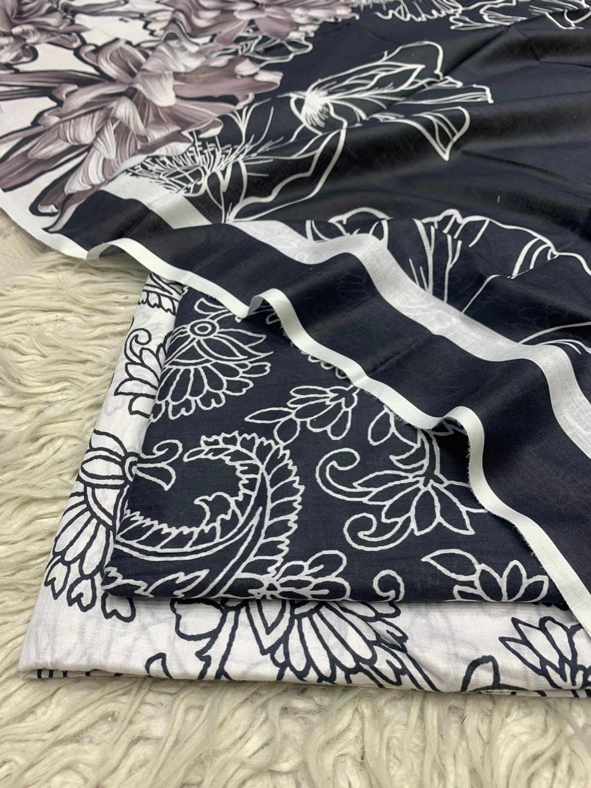 Sapphire 3Pc Lawn Kurta Shalwar Style Design 499