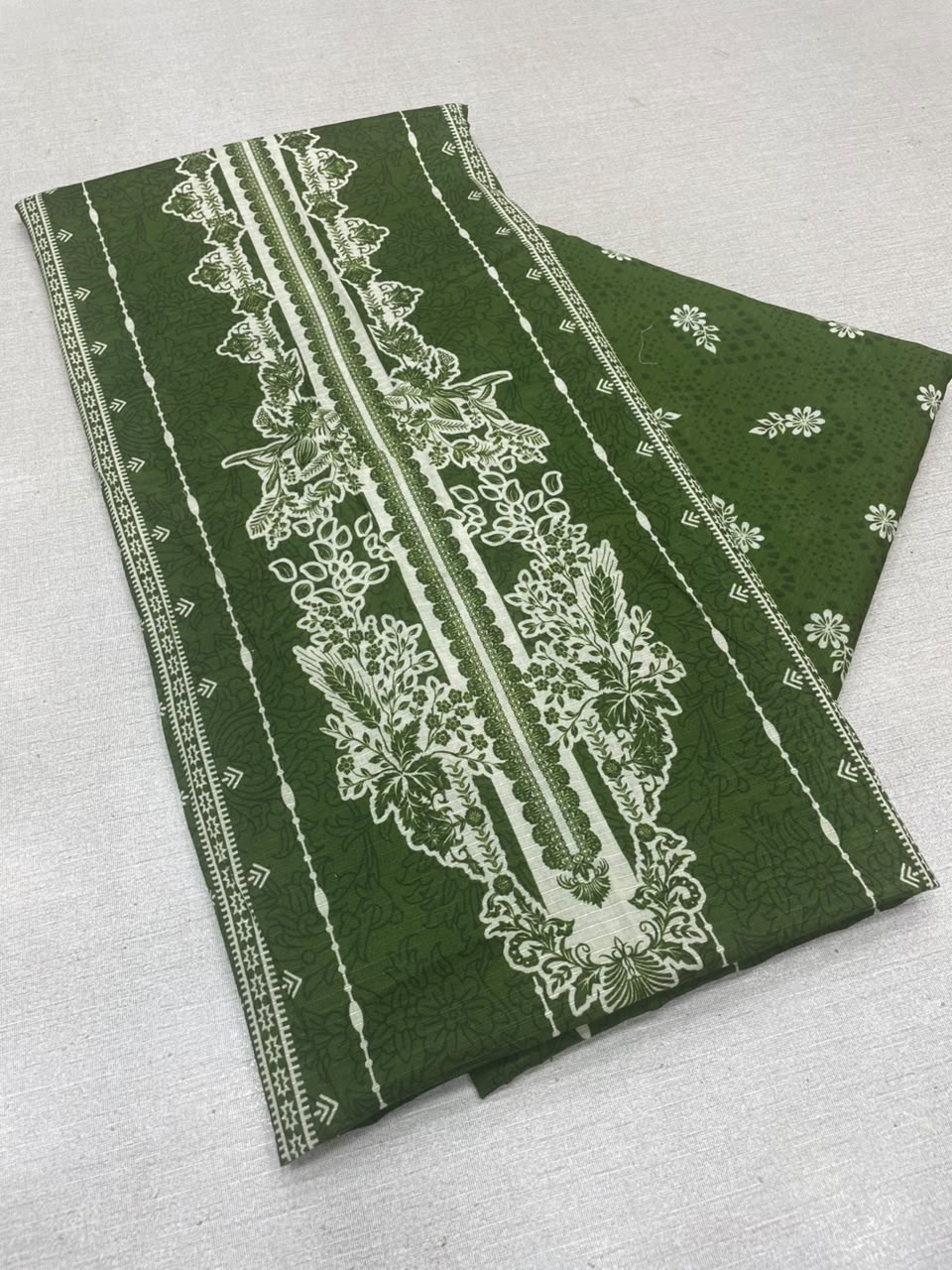 2Pc Bana Doria Lawn Kameez & Trouser 579