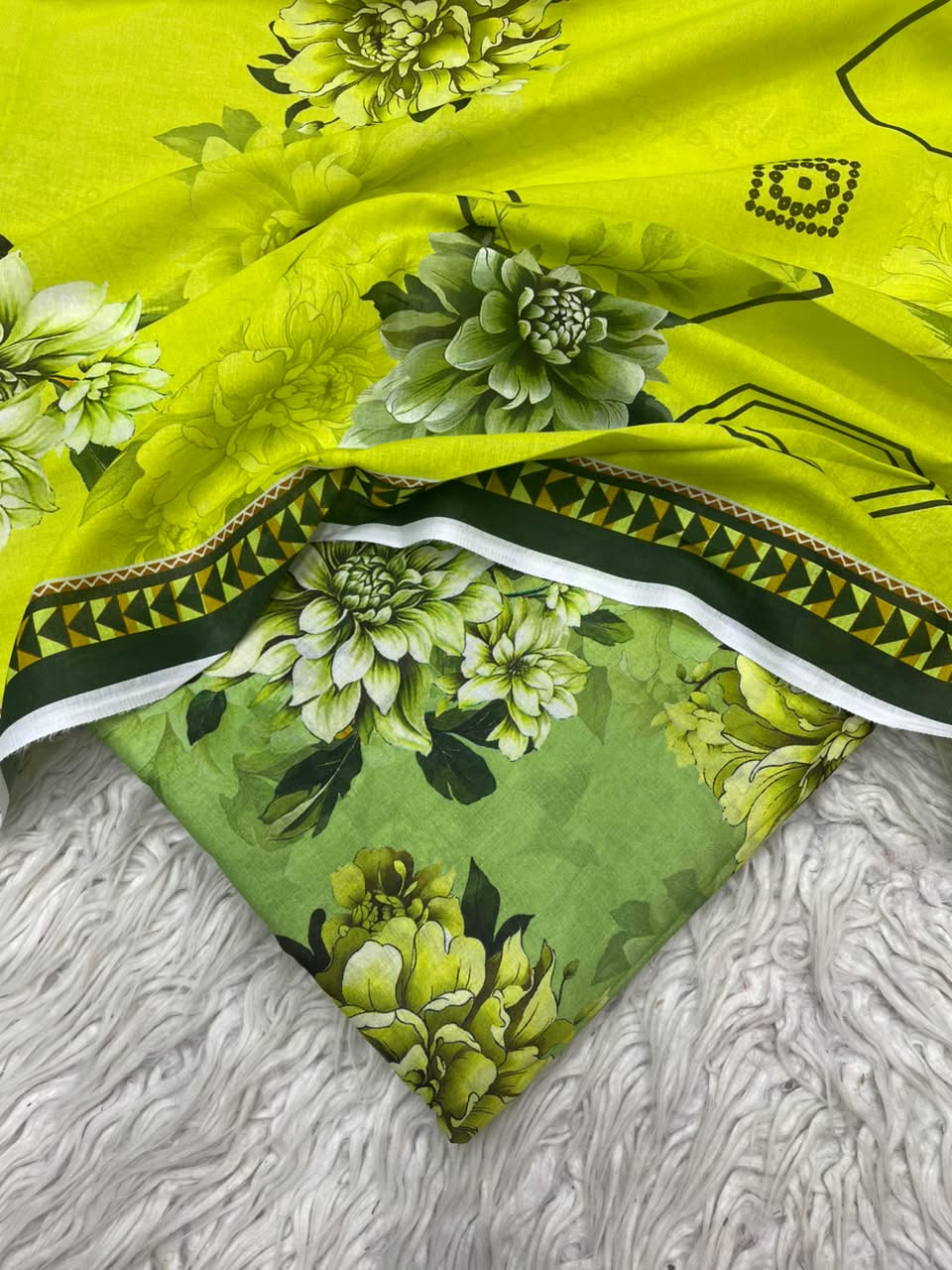 3Pc Same Printed Lawn Suit 570