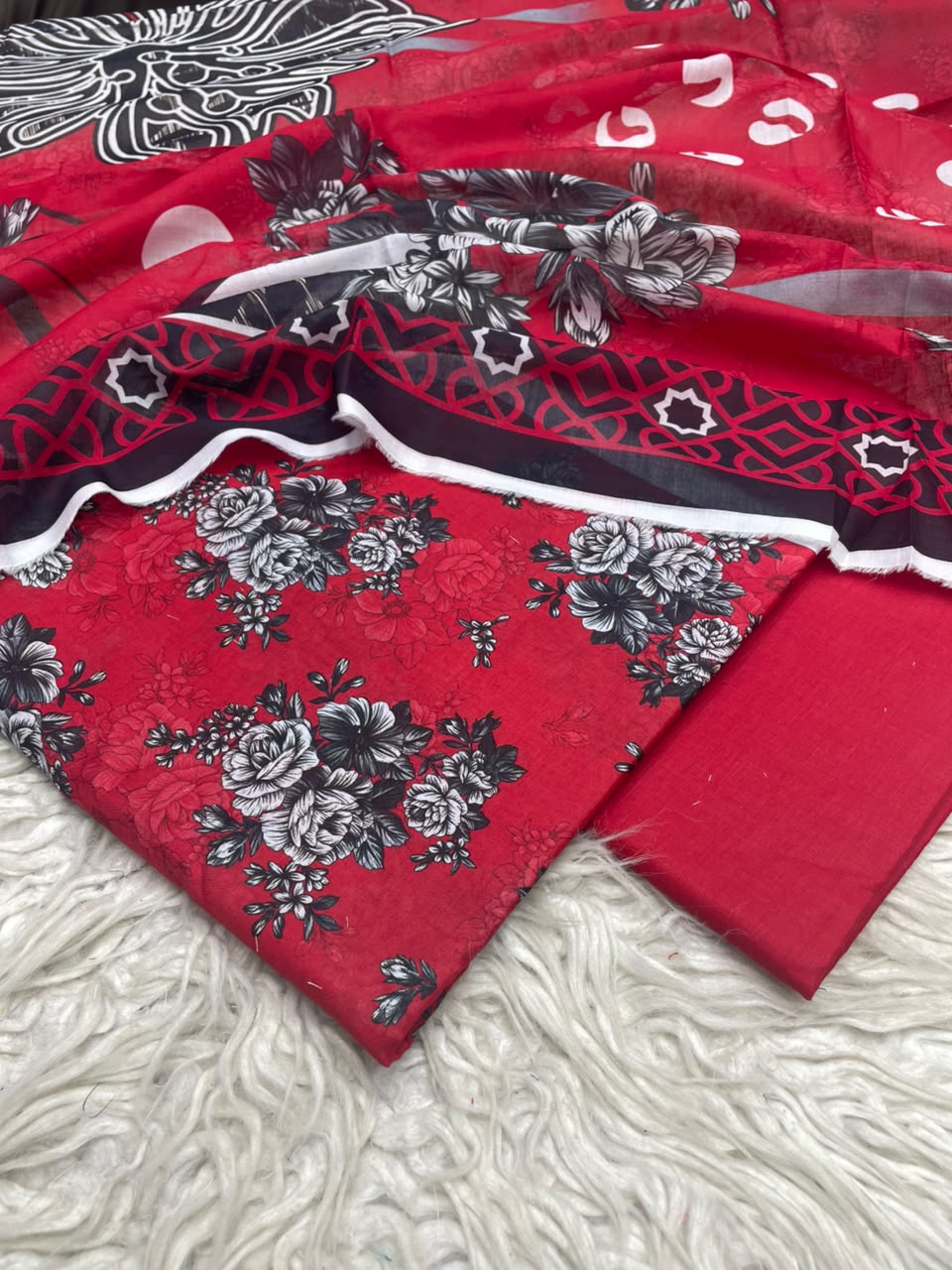 3Pc Lawn Digital Printed Unstitched Suit 15