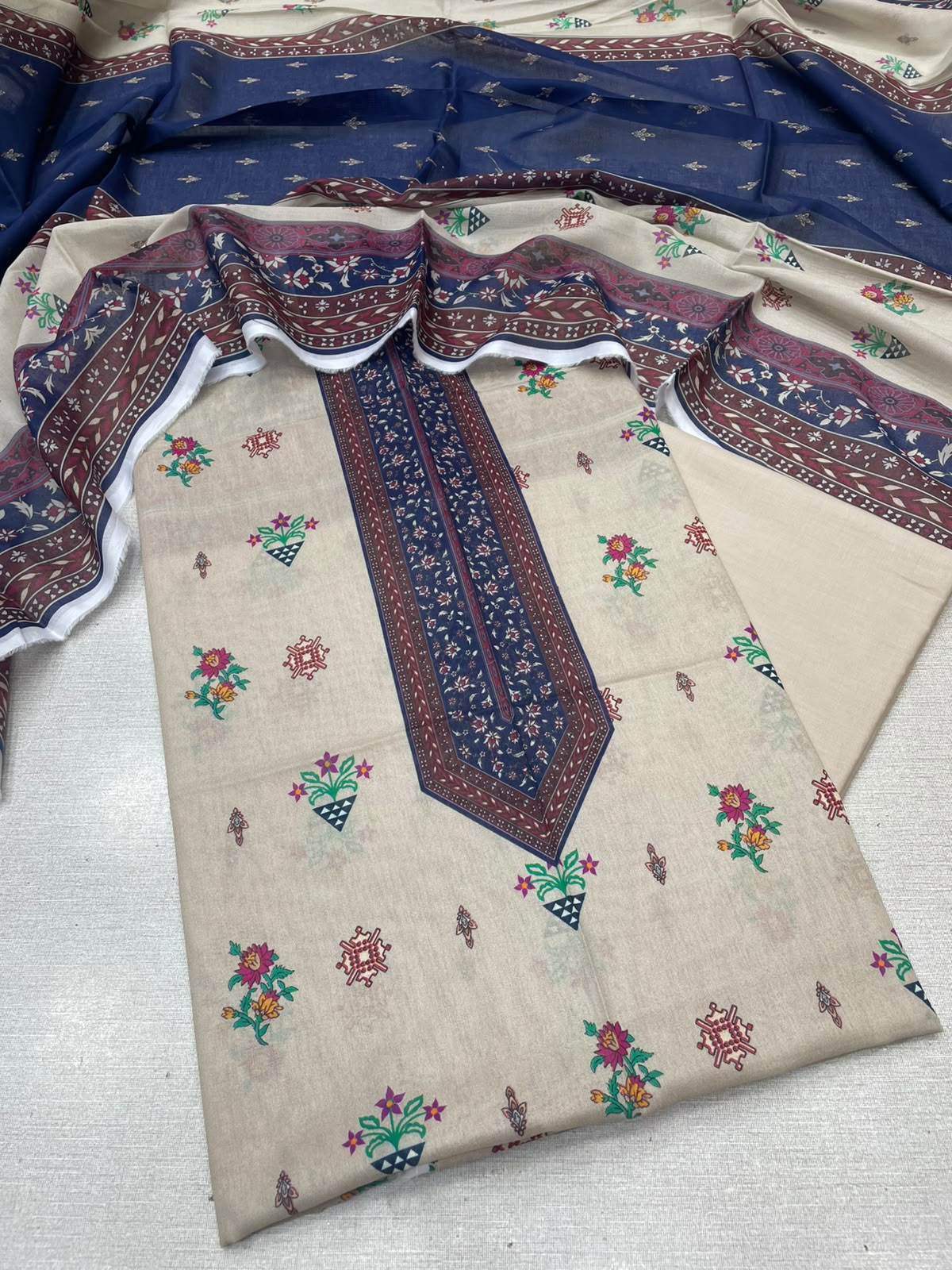 3Pc Lawn Digital Printed Unstitched Suit 48260