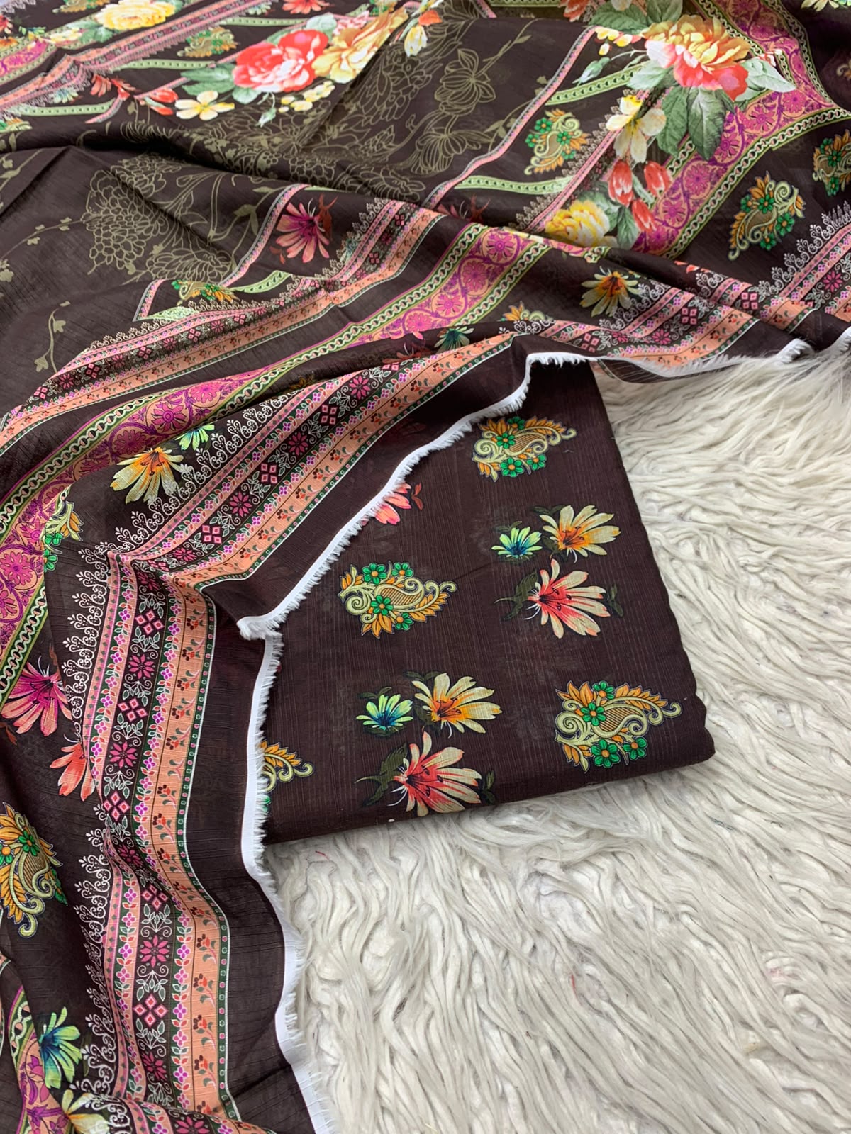 3Pc Lawn Bana Dora Unstitched Suit 0015