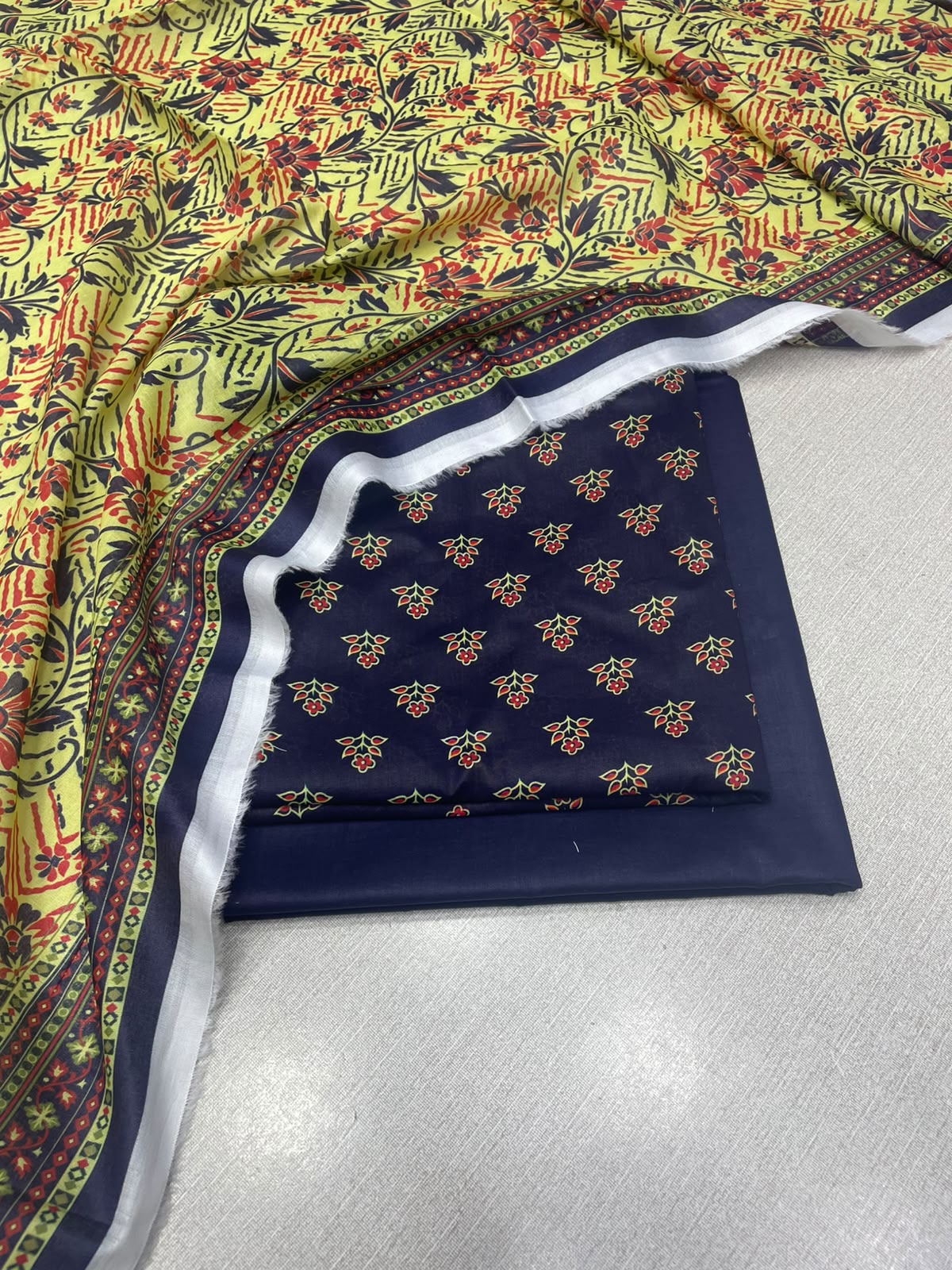 3Pc Gul Ahmad Lawn Unstitched Suit 0226