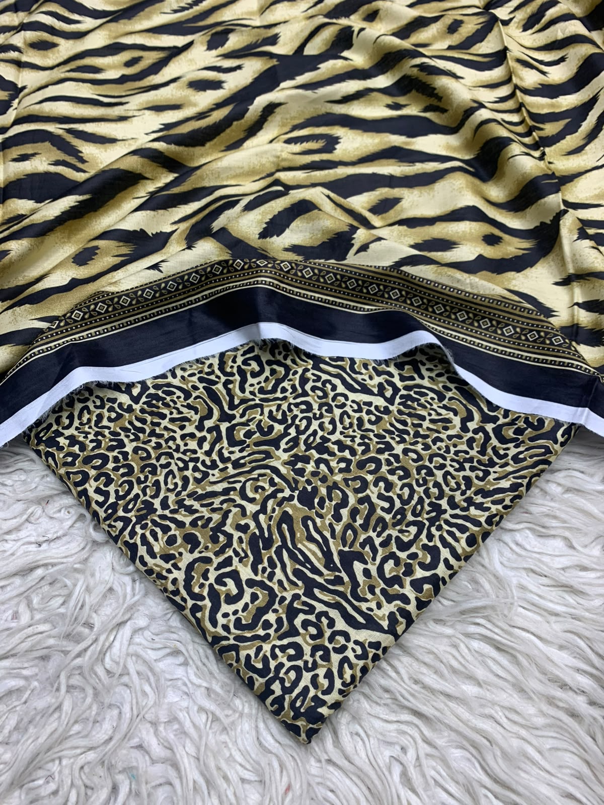 3Pc Printed Lawn Unstitched Suit 6224
