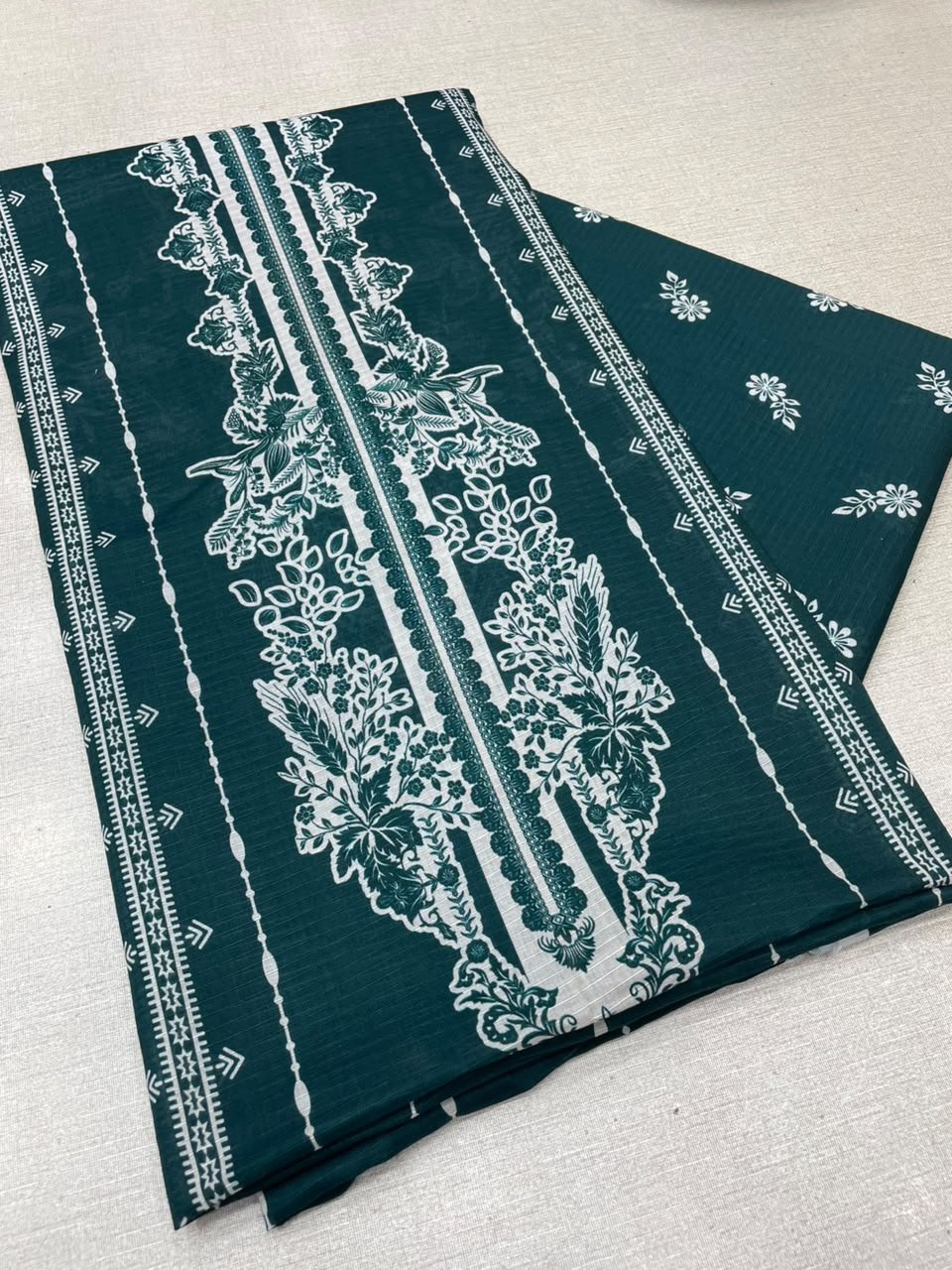 2Pc Bana Doria Lawn Kameez & Trouser 579