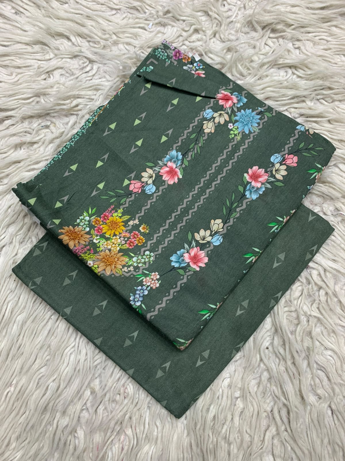2Pc Lawn Digital Printed Unstitched Suit 335
