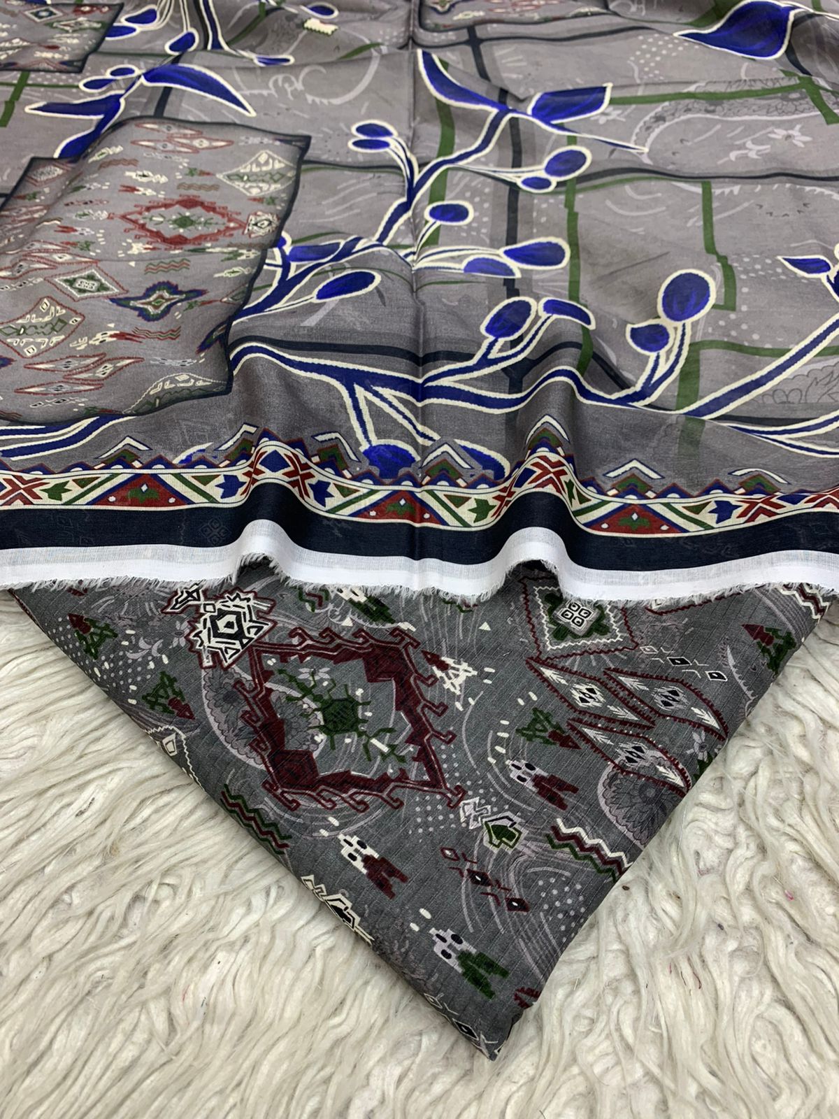 Sapphire 3Pc Bana Dora Lawn Unstitched Suit Vol-0127