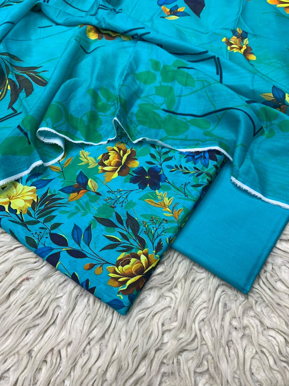 3Pc Lawn Digital Printed Unstitched Suit 15