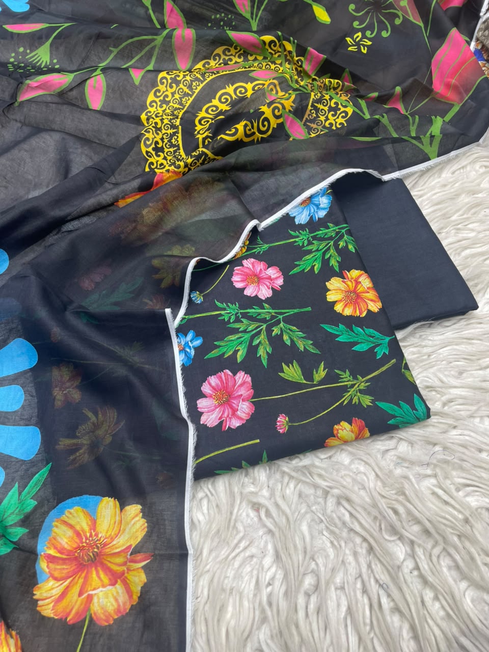 3Pc Lawn Digital Printed Unstitched Suit 15