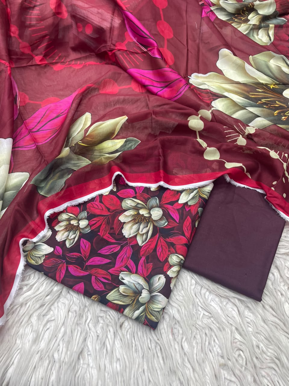 3Pc Lawn Digital Printed Unstitched Suit 15