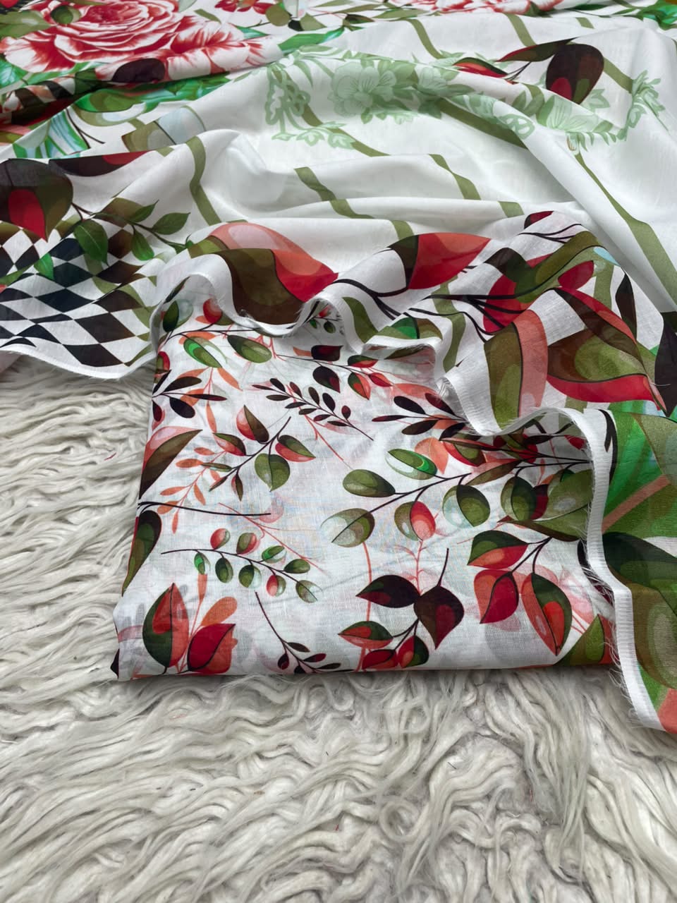 3Pc Same Printed Lawn Suit 570