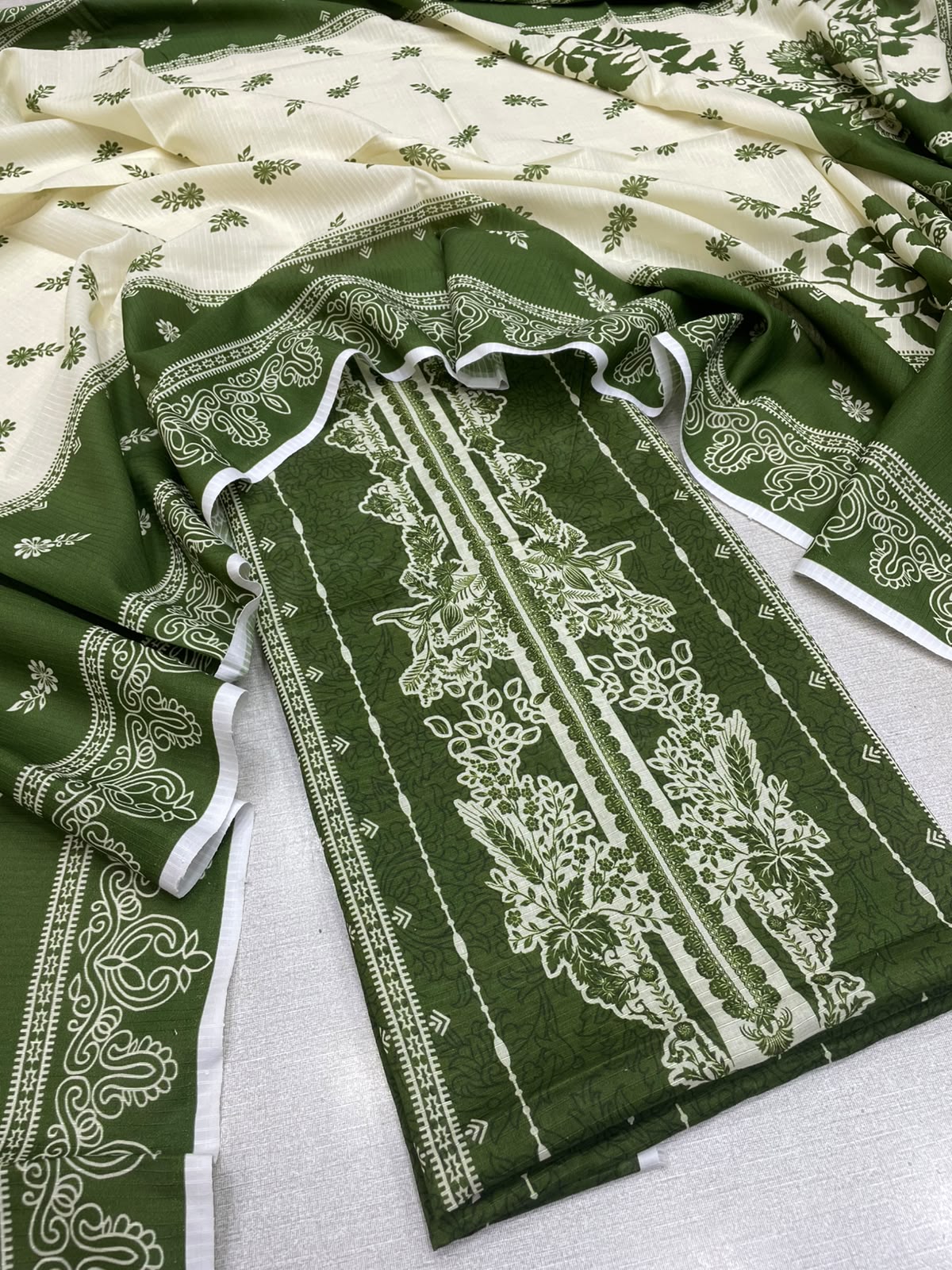 2Pc Karandi Kameez & Dupatta Unstitched Suit 579